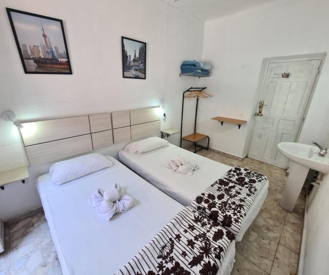 Pension Rivera Madrid Exterior photo