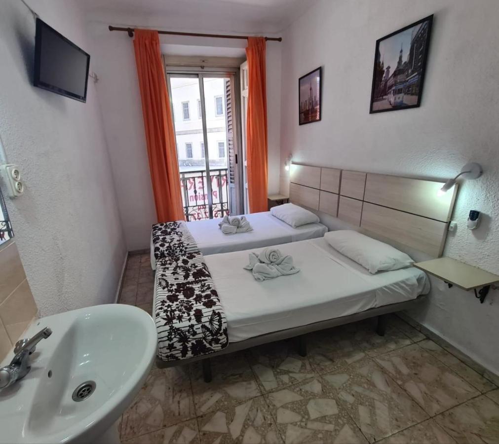Pension Rivera Madrid Exterior photo